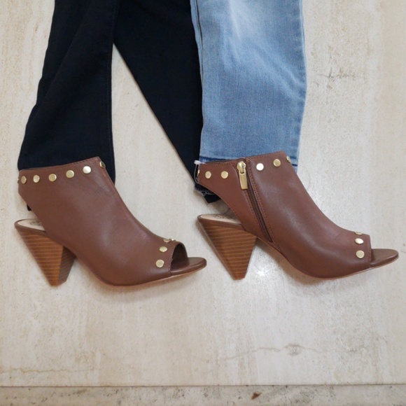 Sexy Vince Camuto sexy zip bootie nwob - Picture 3 of 8